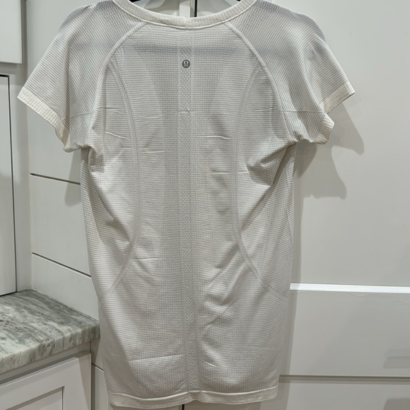 (6061)  🍋 LULULEMON RUN: Swiftly Tech Short Sleeve Crew Sz 10 **LOVED - Picture 9 of 10